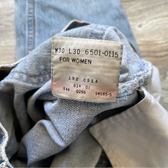 Levis denim button fly straight leg jeans size 30 Women Vintage 90s Made in USA - Picture 5 of 16